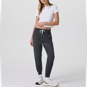 Vuori | Performance Jogger Charcoal Heather Gray Grey